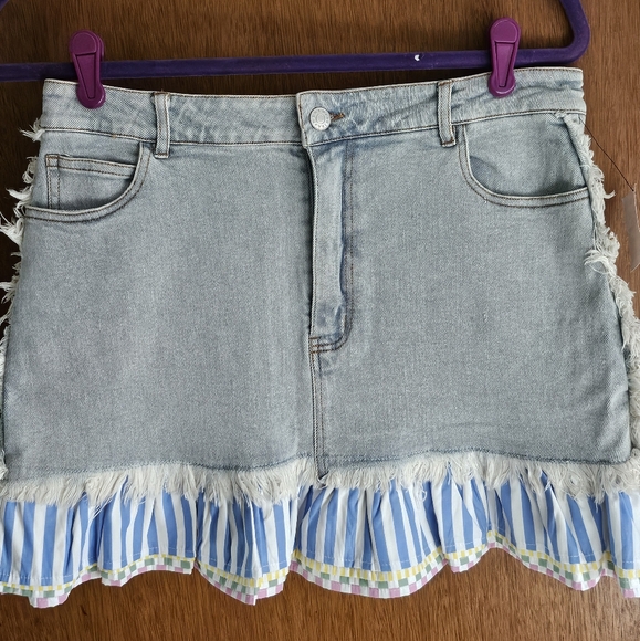 NWT Unique Akira denim skirt with multi-color striped ruffle trim - Picture 1 of 9
